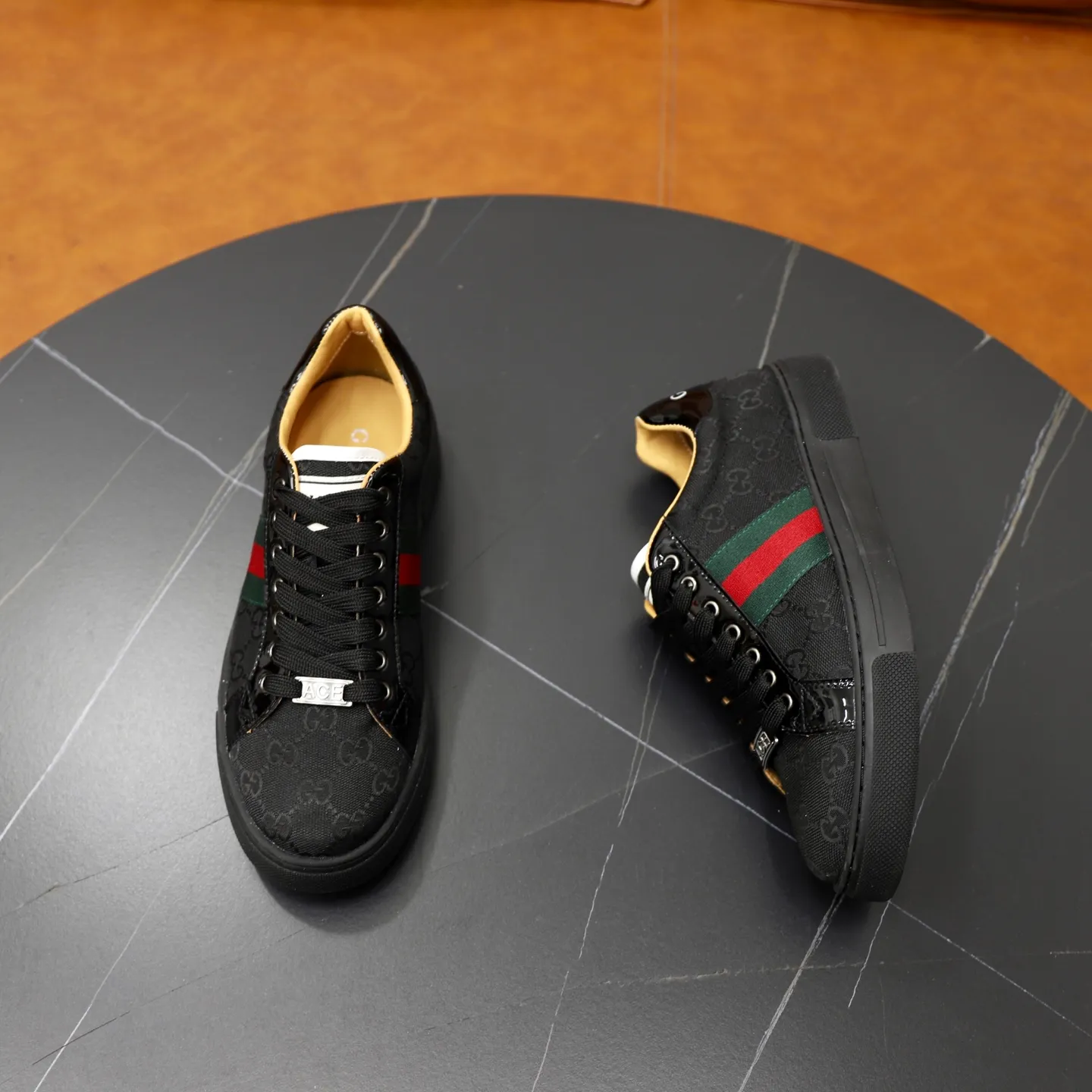 Men's shoes: 420💰🙅‍♂️🙅‍♂️🙅‍♂️ Brand: Gucci GuCCI Standard code: 38-44 (45 customized) Grade: Same as the official website Material: Brand cloth fabric Comfortable and breathable sheepskin lining Lightweight wear-resistant outsole Style category: Men's fashionable casual shoes Running sneakers Distinguished luxury brand elements Top luxury Color: actual picture color